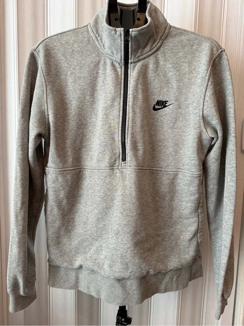 Nike Men’s Light Gray Half-Zip Sweatshirt